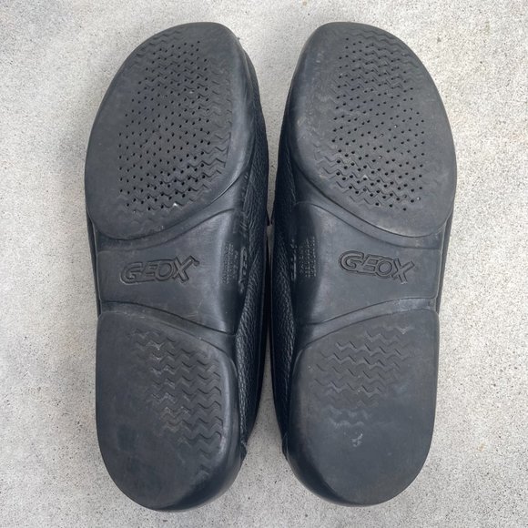 ⭐️ 5/$50 - GEOX vintage black leather loafers - size 10 - Picture 4 of 11